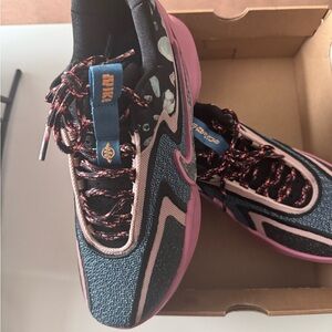 Nike cosmic unity 2 desert berry multicolor baie dessert size 9.5 Male11 women